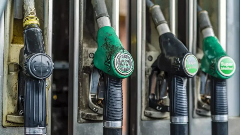 El Gobierno abandona a las gasolineras: 500 ya han echado el cierre