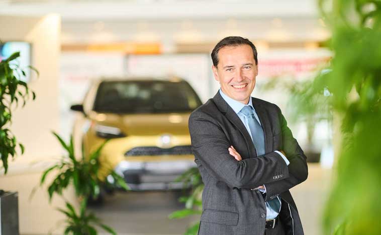 Tom Fux, Vicepresidente de Ventas de Toyot Europa: «No hay recursos suficientes para todas las baterías que hacen falta para el coche eléctrico»