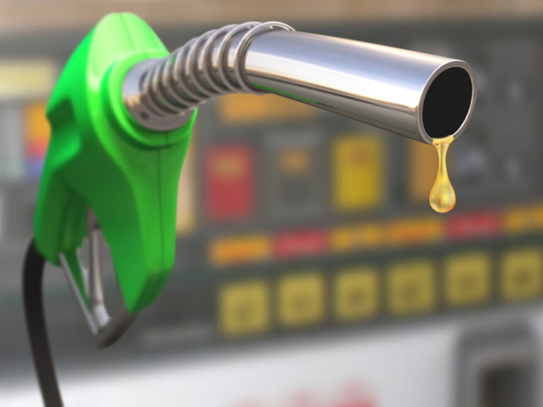 La desescalada permite un notable repunte en el consumo de combustibles