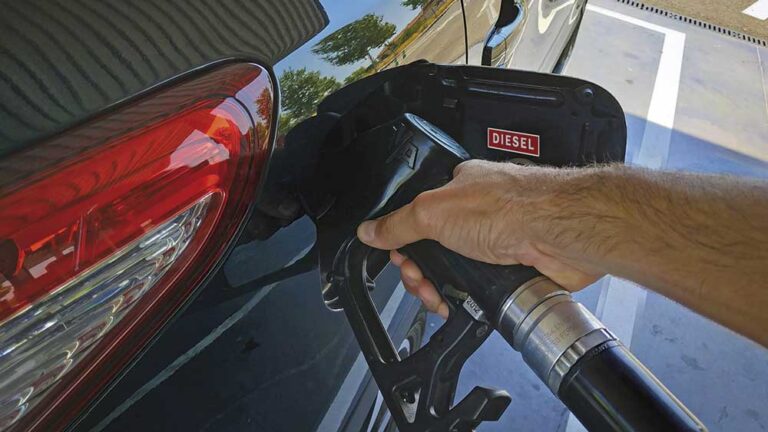 ¿Cuántos impuestos tienen la gasolina y el gasoil? La respuesta te sorprenderá…