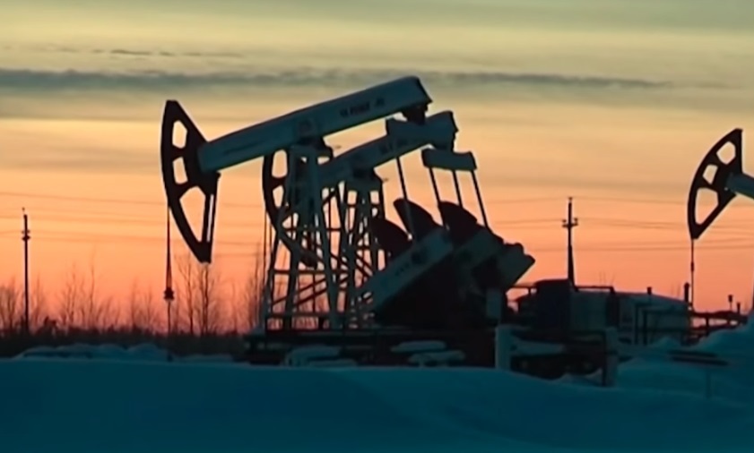 El petróleo de EE UU cotiza en negativo tras el mayor hundimiento de su historia