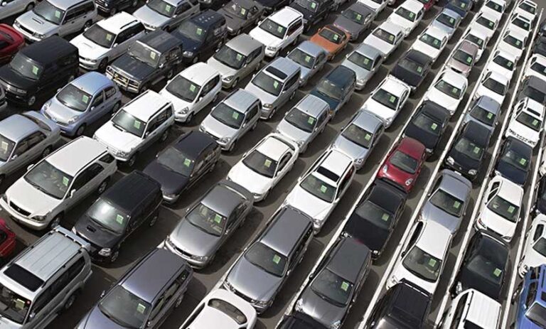 El Parlamento Europeo quiere prohibir la venta de coches de combustión e híbridos en 2035