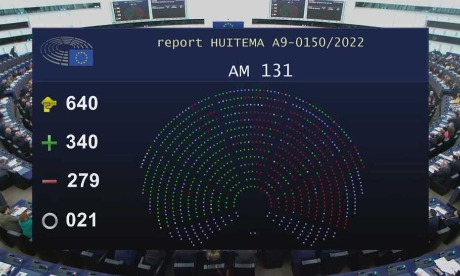 Parlamento-Europeo-da-luz-verde-al-fin-de-la-venta-de-coches-de-combustión