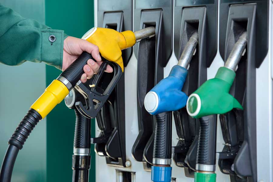 Productores y distribuidores de carburantes y biocarburantes solicitan más medidas para eliminar el fraude que afecta al sector en España