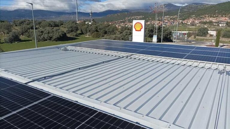 DISA promueve el autoconsumo en sus EESS